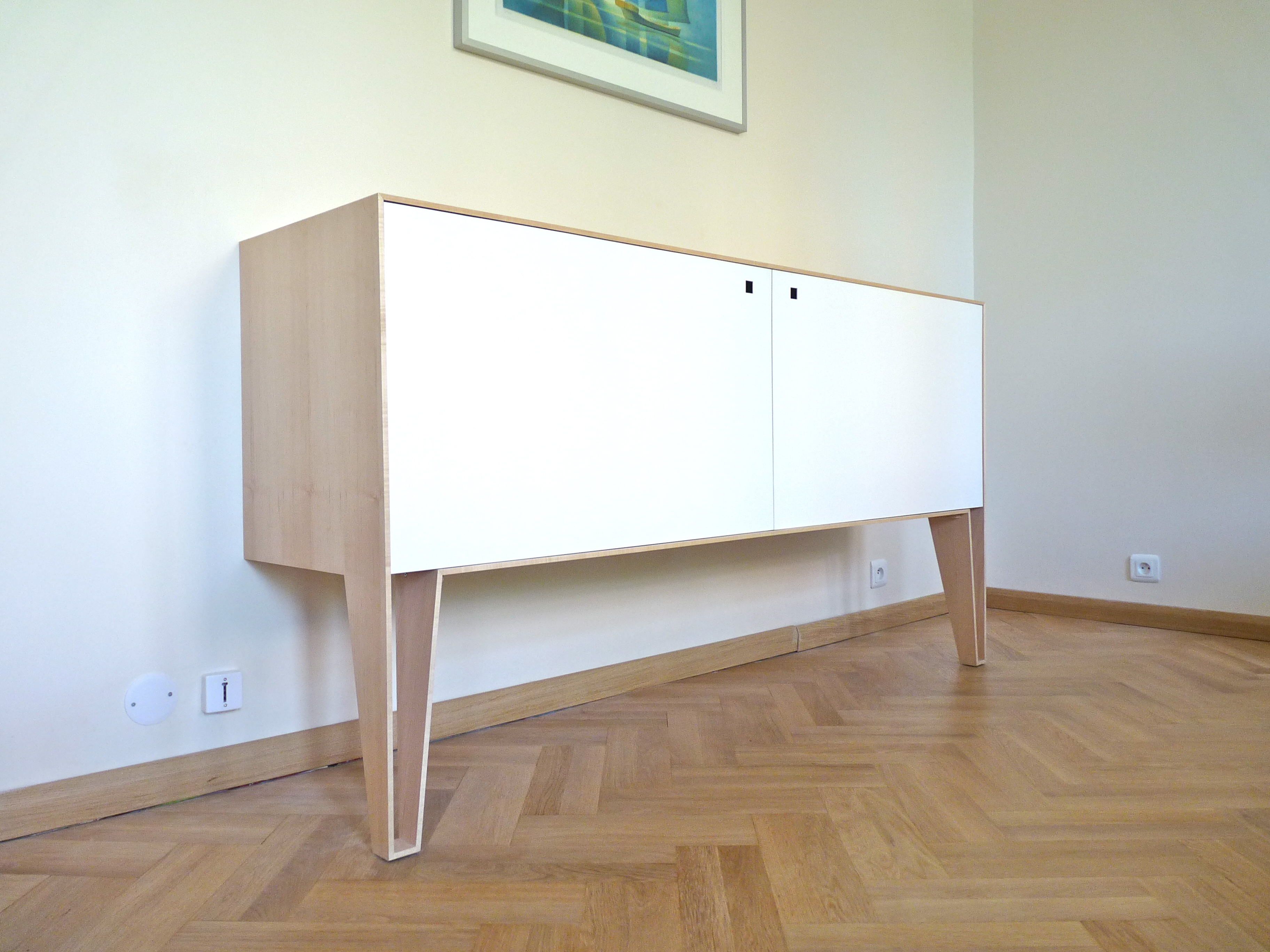 buffet loft white un mobilier dessiné et conçu sur mesure par le studio superstrate - bois d'érable et aluminium laqué blanc