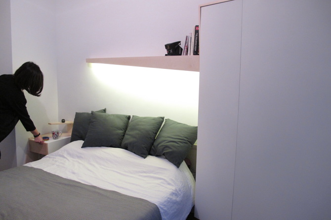 chambre à coucher meuble sur-mesure en MDF laqué blanc et bois d'érable sycomore clair design et fabrication par le studio Superstrate toulouse