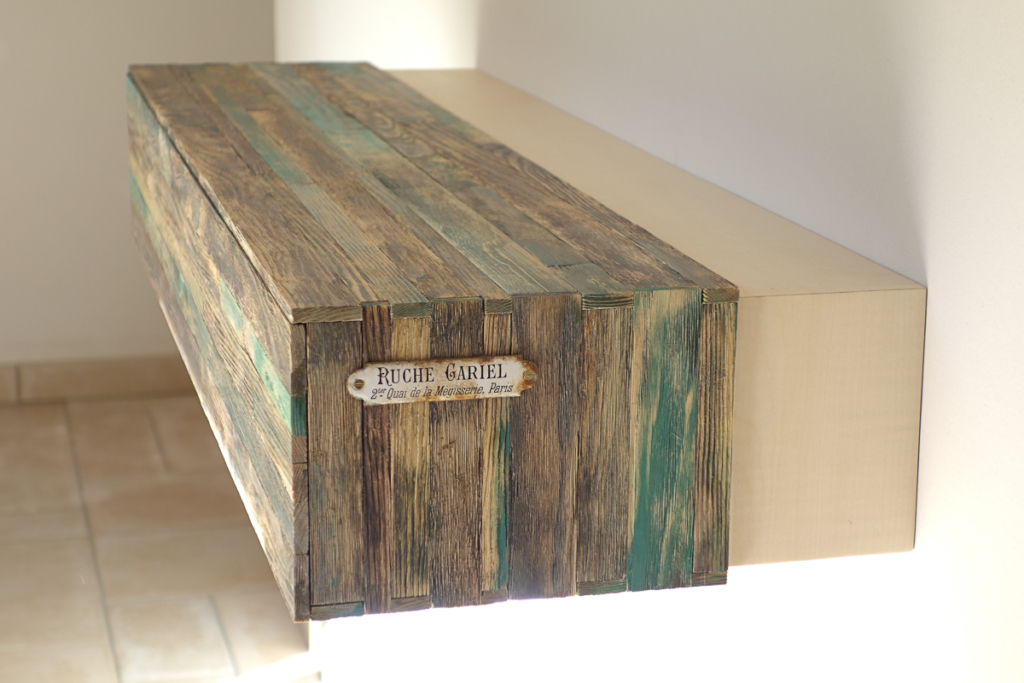 meuble sur mesure originale en bois d'érable et pin sylvestre teinté et patiné dessiné et fabriqué par le studio superstrate à toulouse