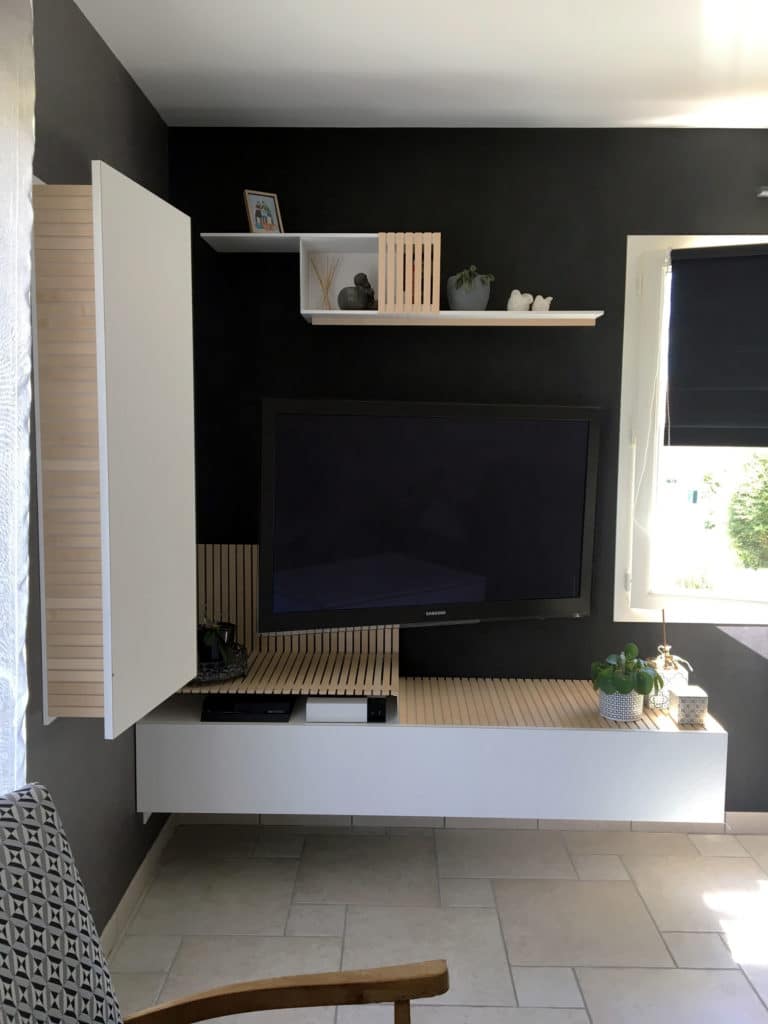 mobilier sur mesure au design minimal blanc et bois d'érable clair par le studio de design, architecture d'intérieur et fabrication de mobilier à toulouse